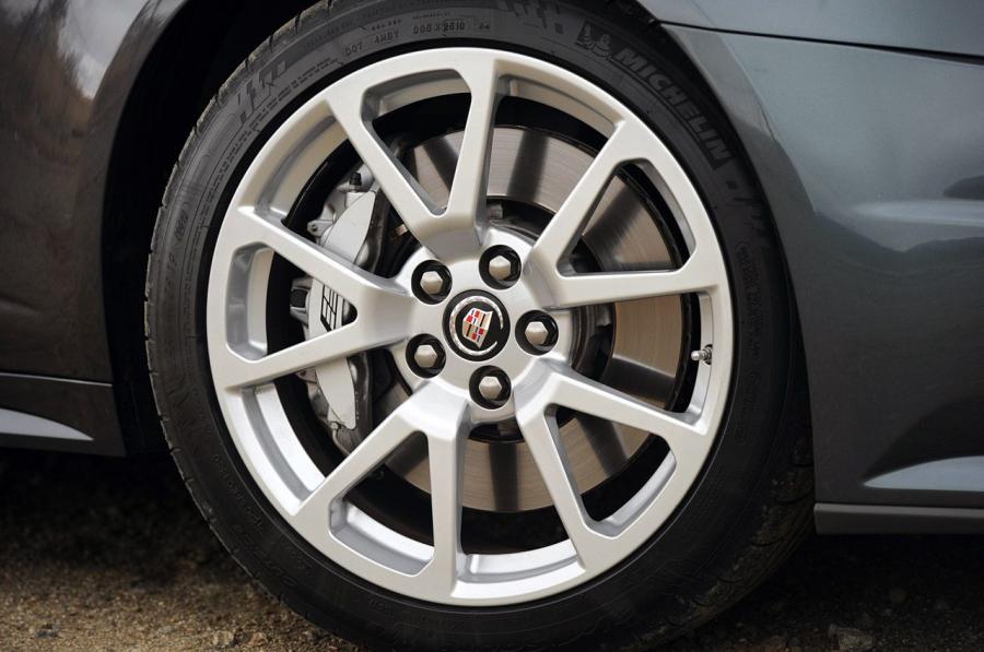  Cadillac CTS-V Coupe 2011 года  (фото 59 из 71)